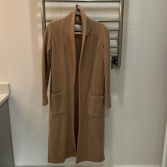 The group babton from Aritzia - Picture 2 of 6